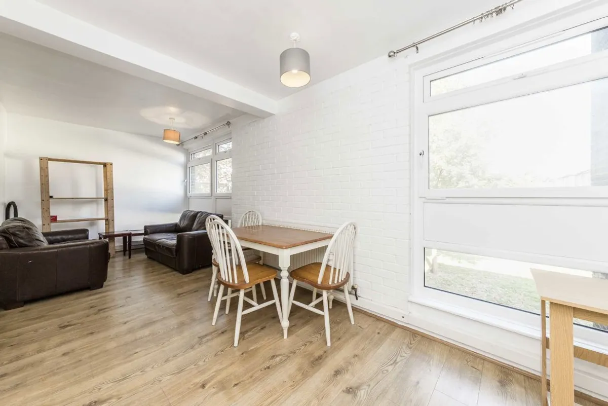 Flat Pathfield Road in Greater London
