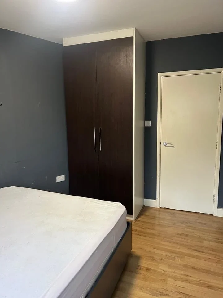 Flat Whitton Dene in Greater London