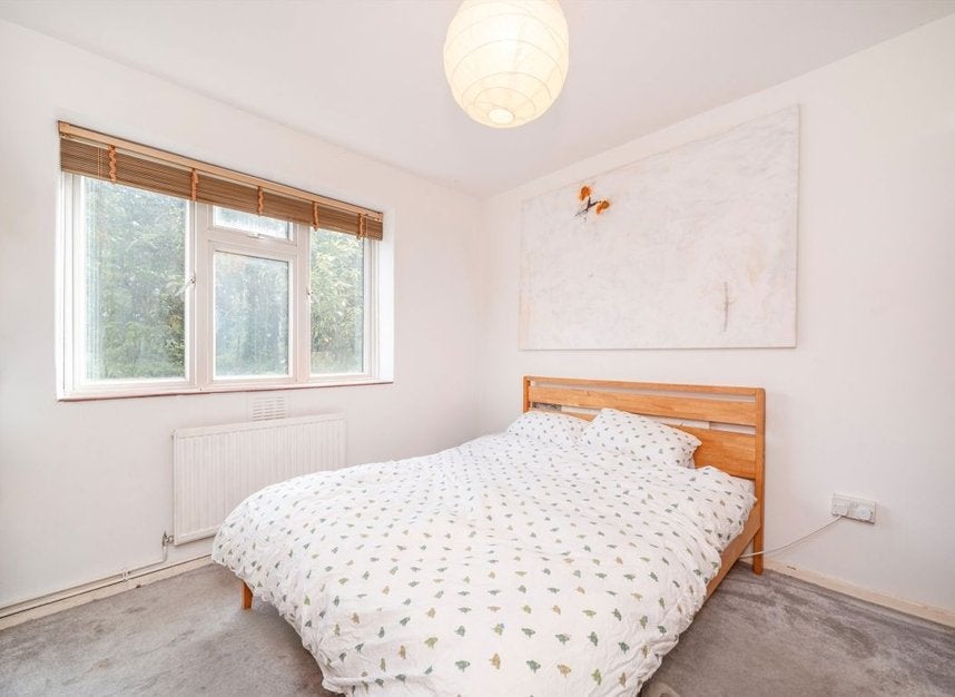 Flat Goldsmiths' Row in Greater London
