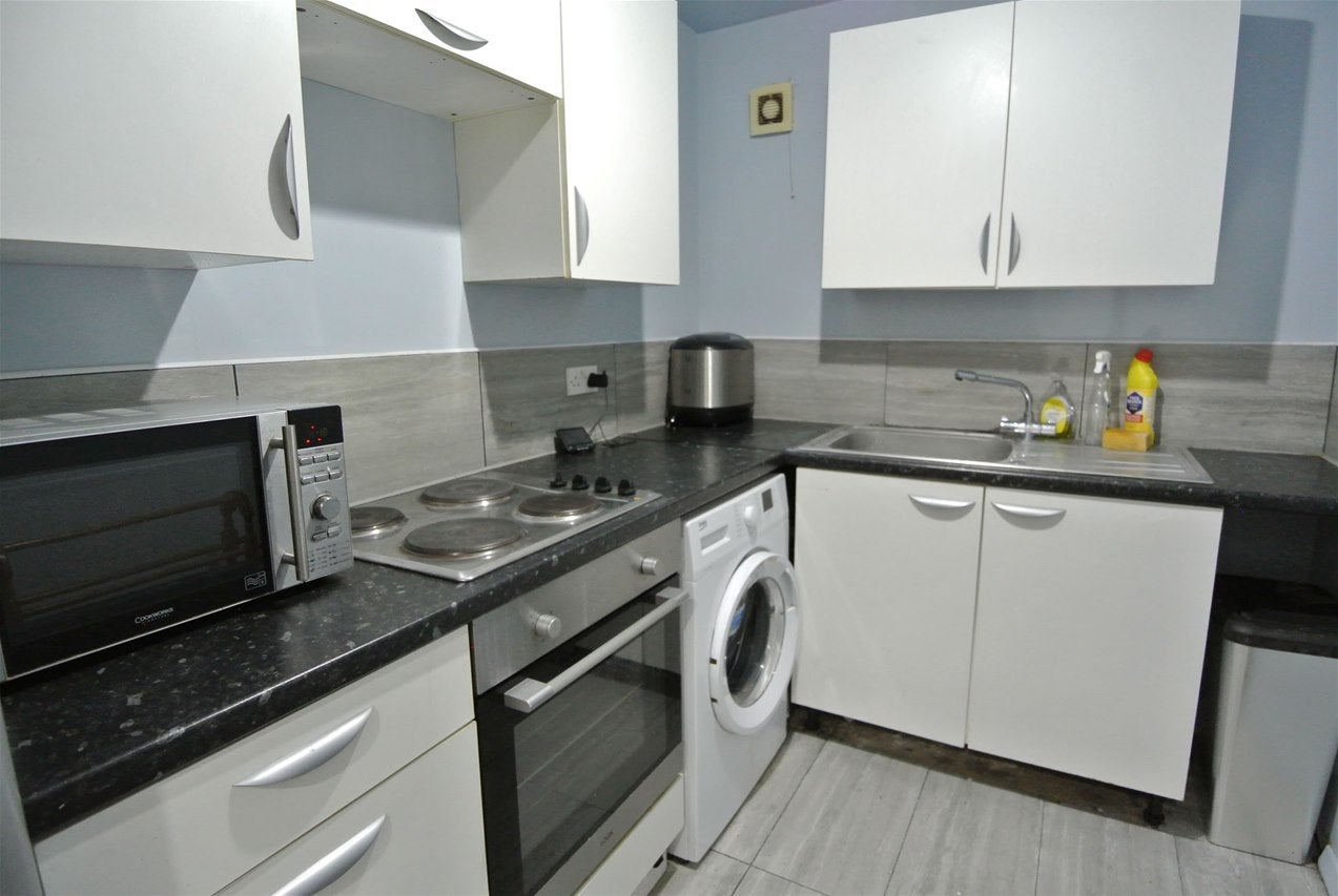 Flat Malyons Road in Greater London