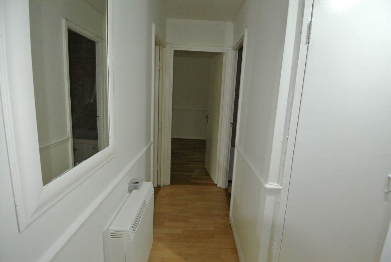 Flat Malyons Road in Greater London