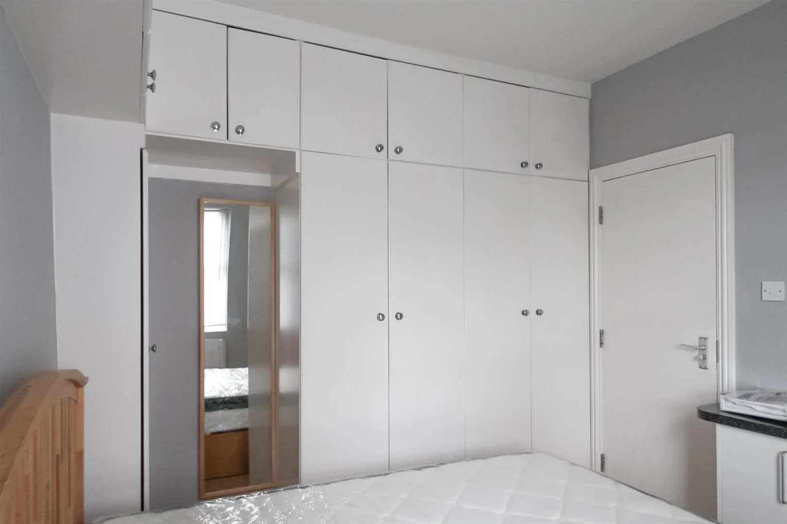 Room Gathorne Road in Greater London