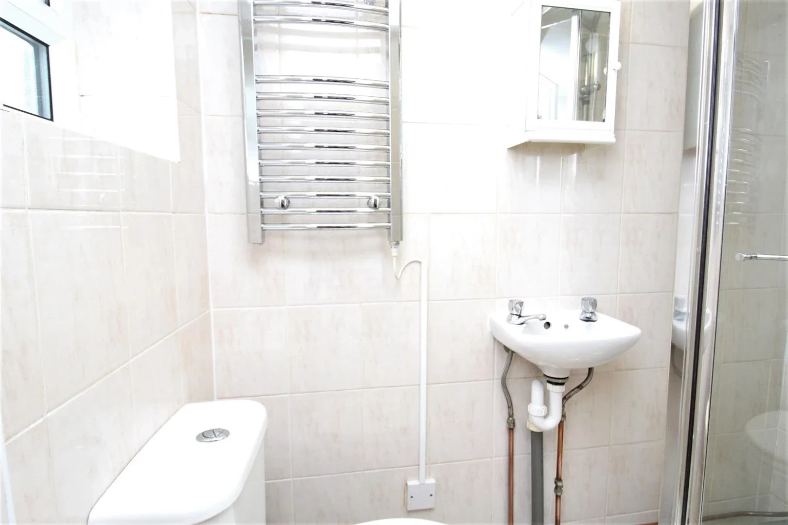 Room Gathorne Road in Greater London