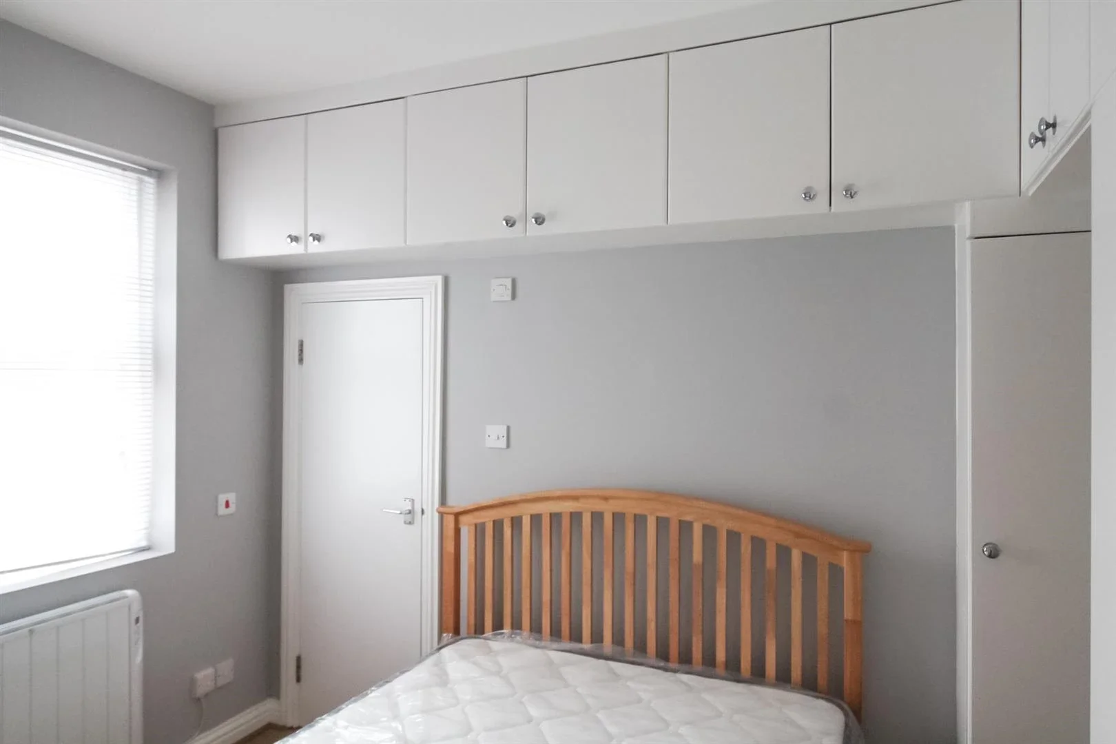 Room Gathorne Road in Greater London