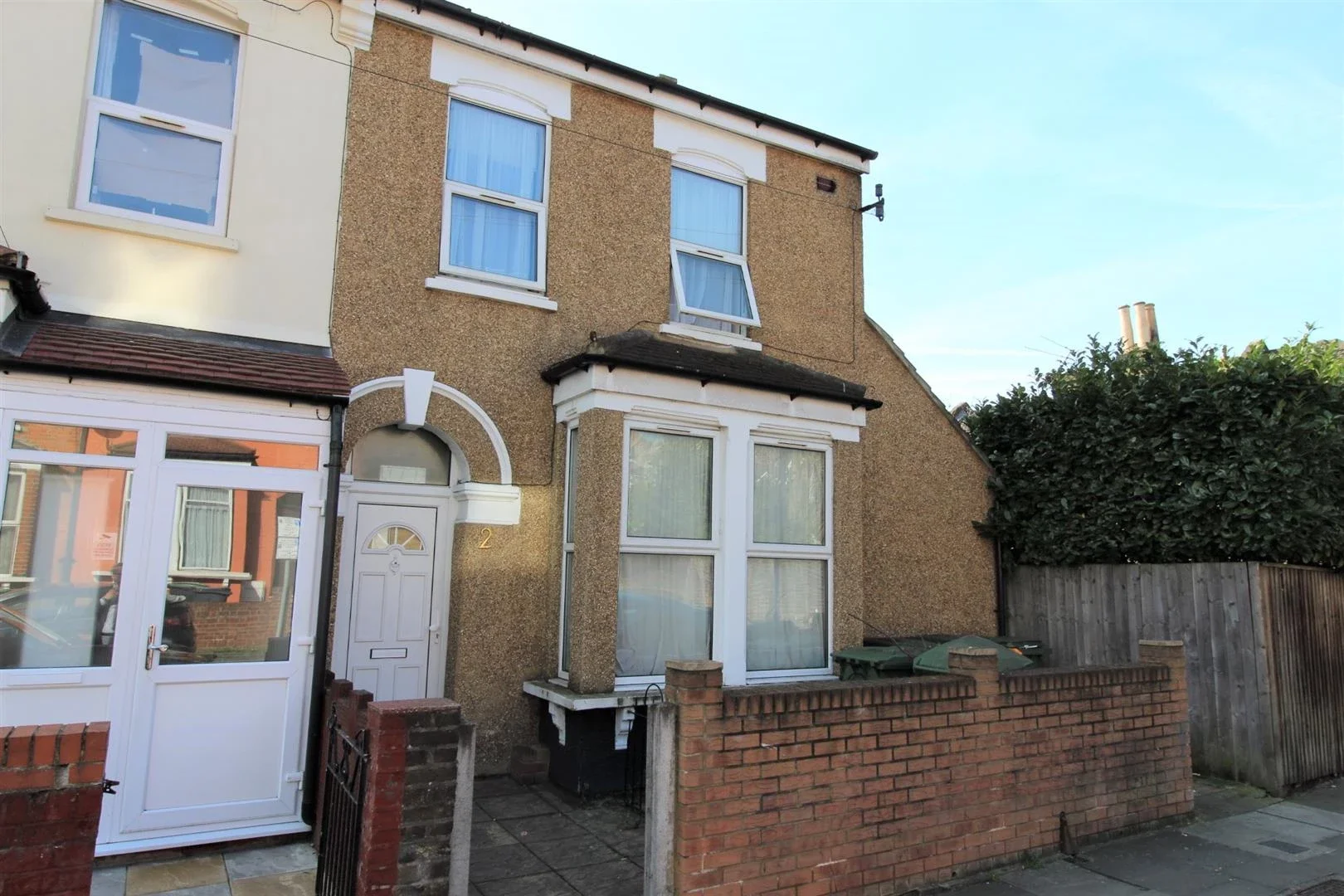 Room Gathorne Road in Greater London