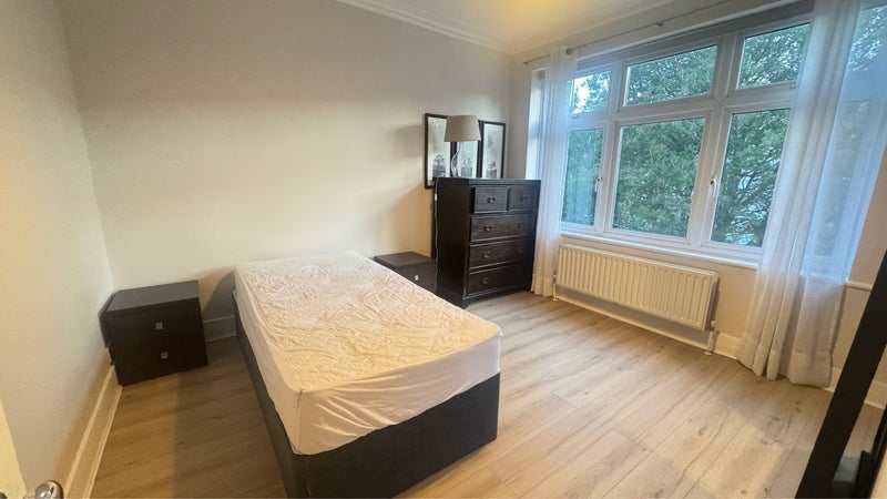 Room Clifton Park Avenue in Greater London