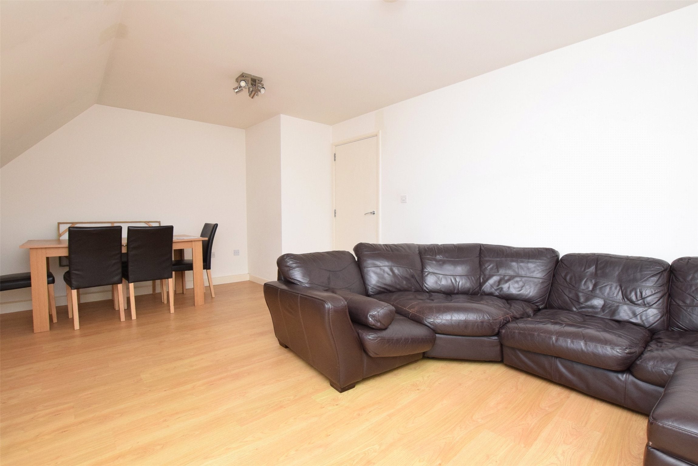 Flat Market Place in Greater London