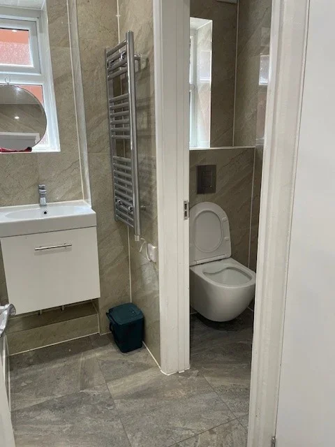 Flat Kenton Road in Greater London