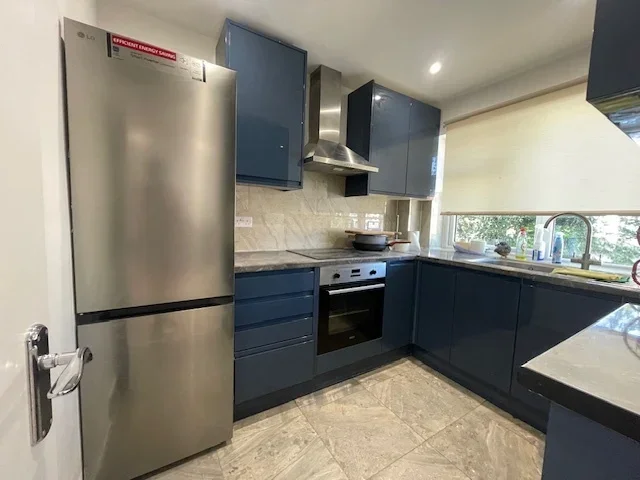 Flat Kenton Road in Greater London