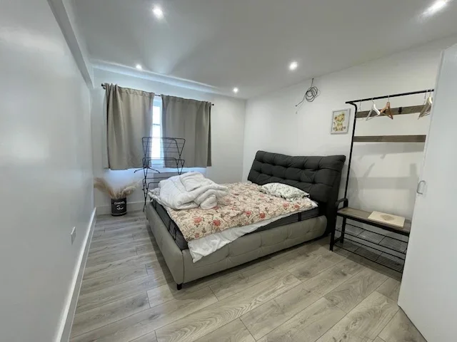 Flat Kenton Road in Greater London