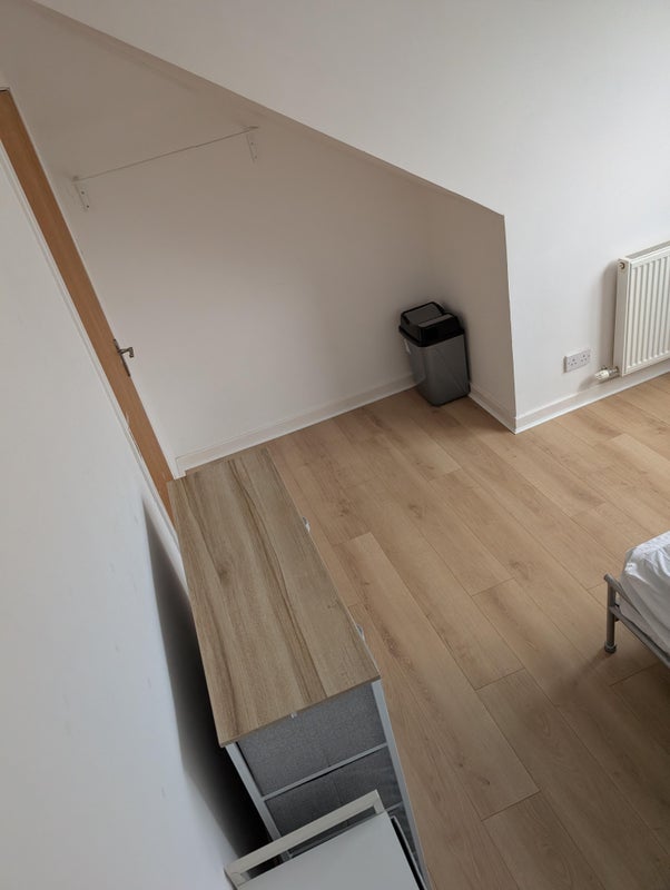 Room Carrick Knowe Drive in City of Edinburgh