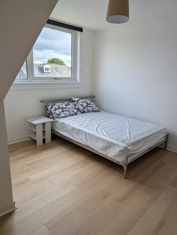 Room Carrick Knowe Drive in City of Edinburgh