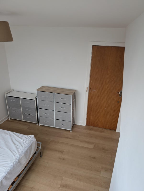 Room Carrick Knowe Drive in City of Edinburgh