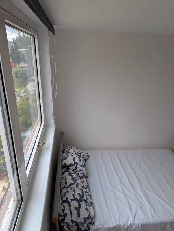Room Carrick Knowe Drive in City of Edinburgh