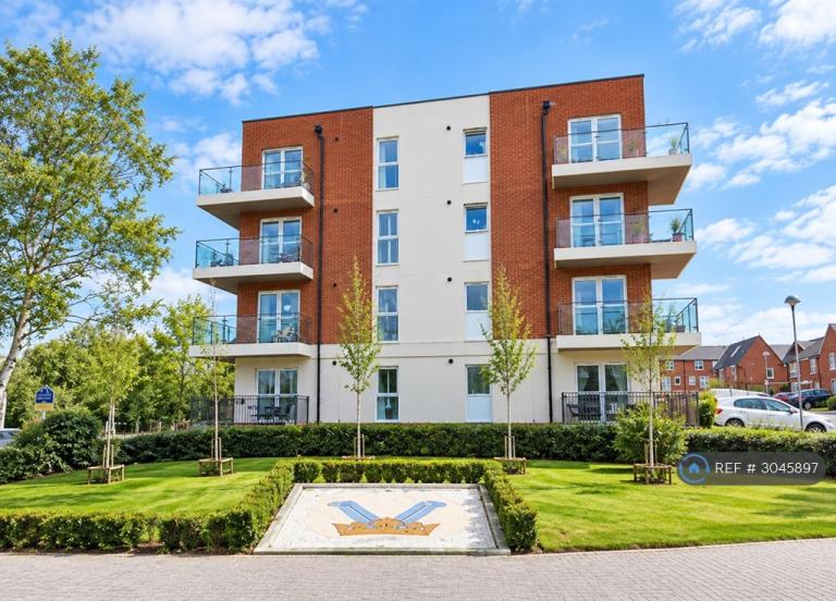 Flat Alcock Crescent in Greater London