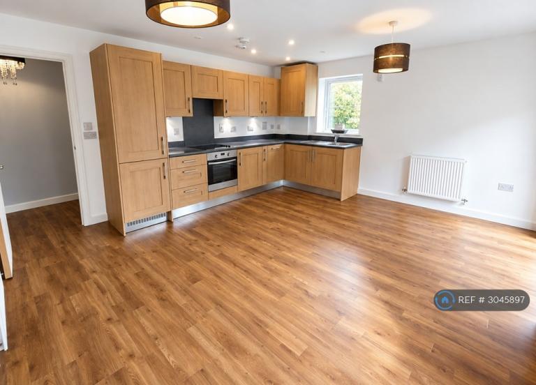 Flat Alcock Crescent in Greater London