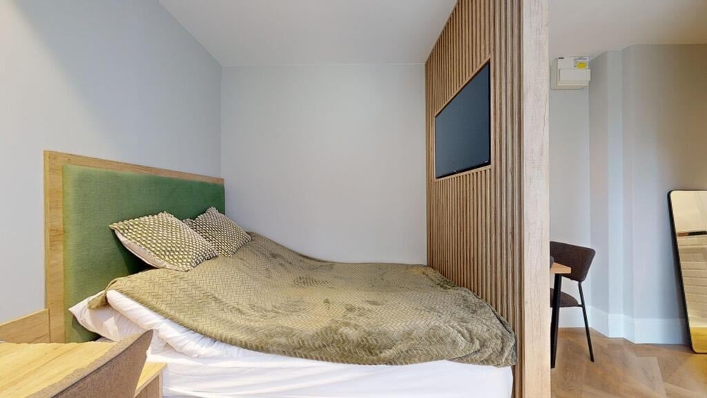 Flat Draycott Avenue in Greater London