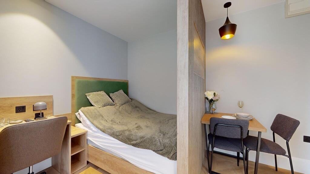 Flat Draycott Avenue in Greater London