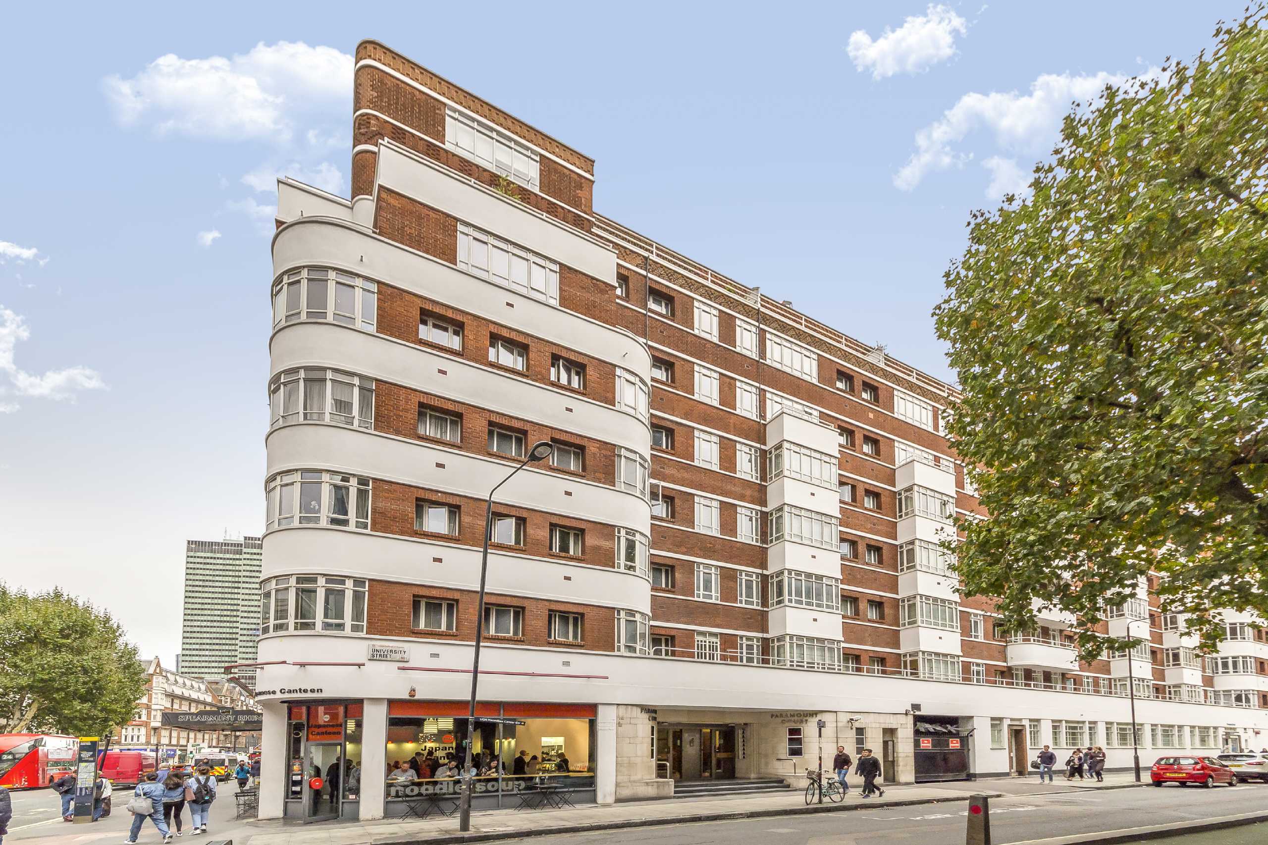 Flat Queen's Yard in Greater London