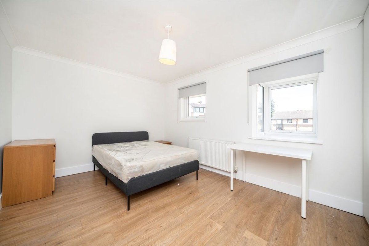 House Barnfield Place in Greater London