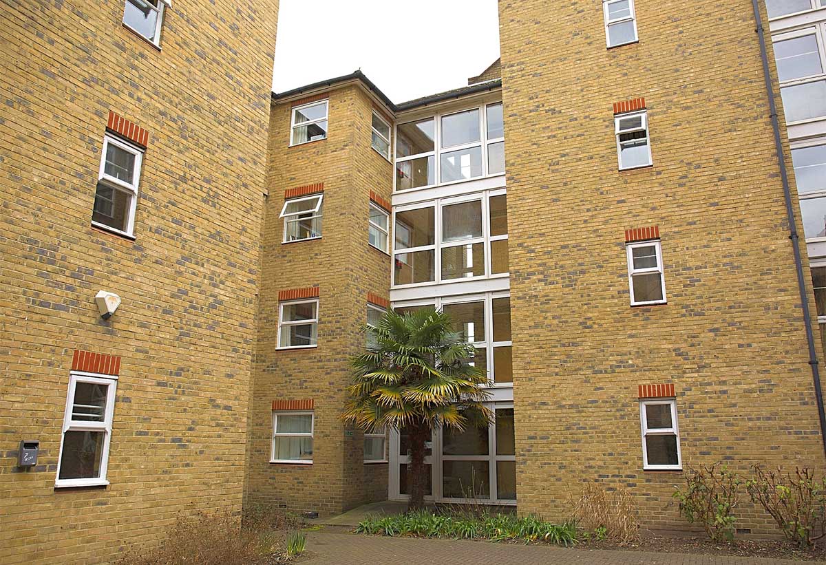 Room New Cross Road in Greater London