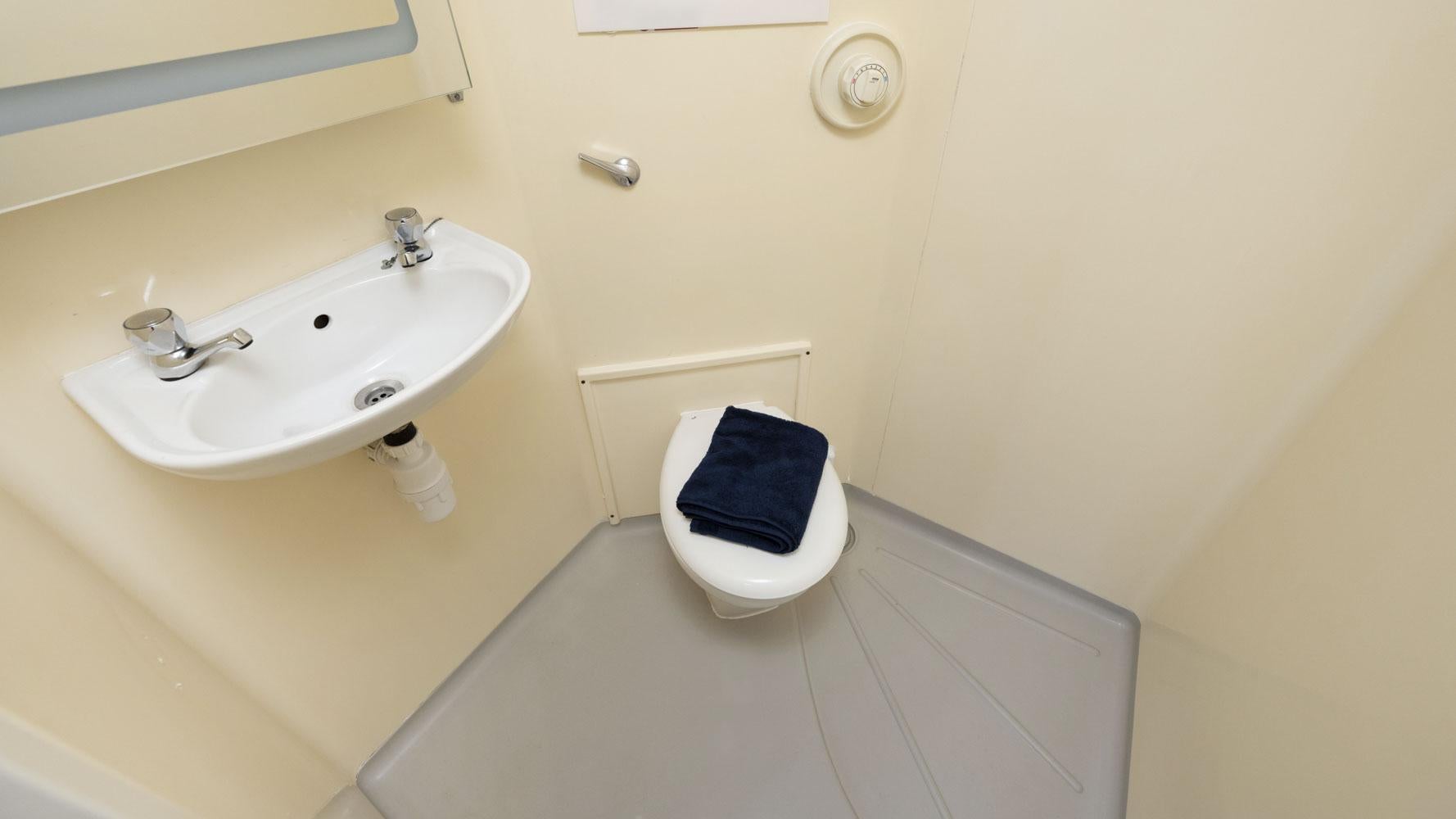 Room New Cross Road in Greater London