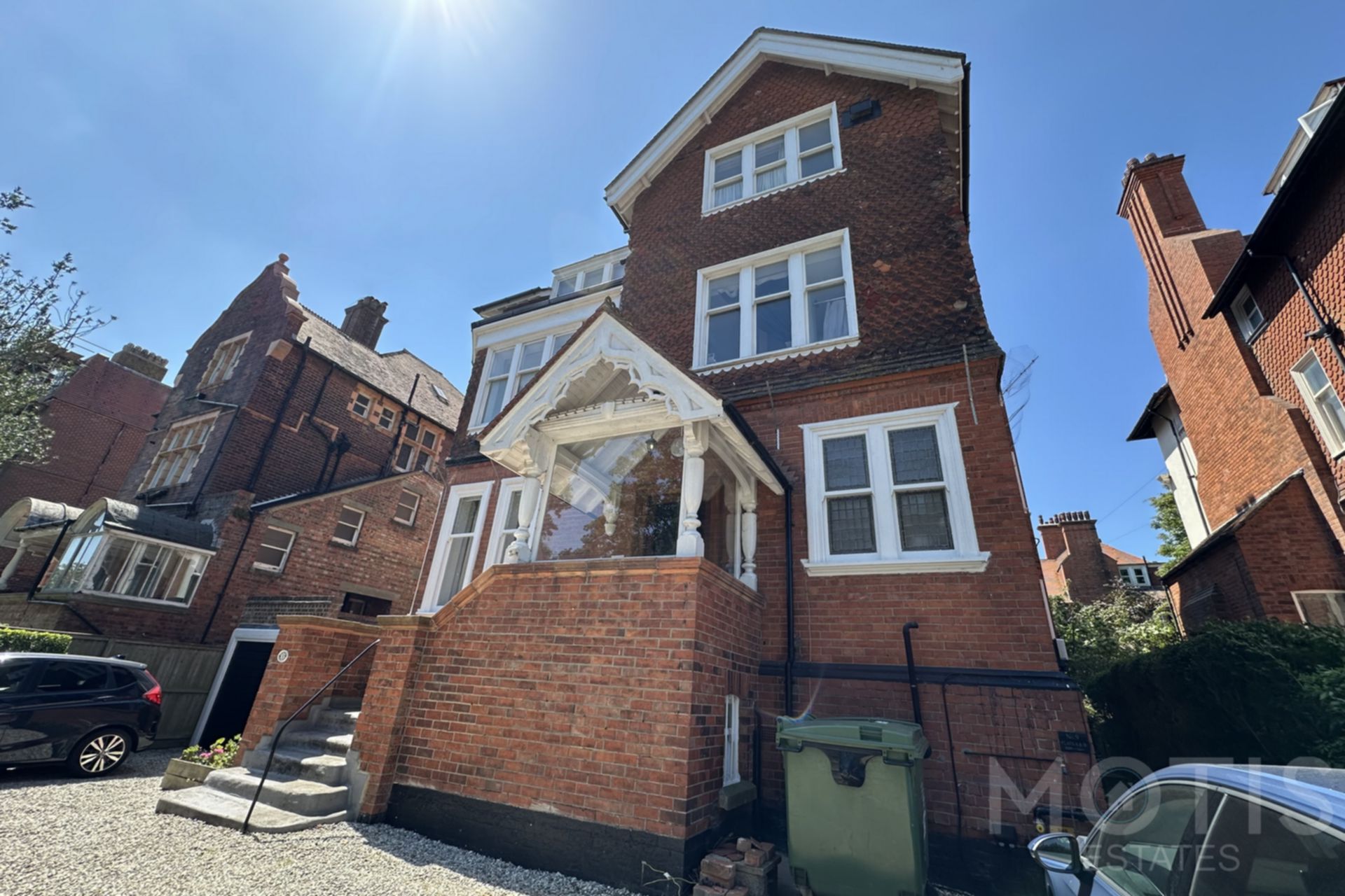 Flat Earls Avenue in Folkestone and Hythe District