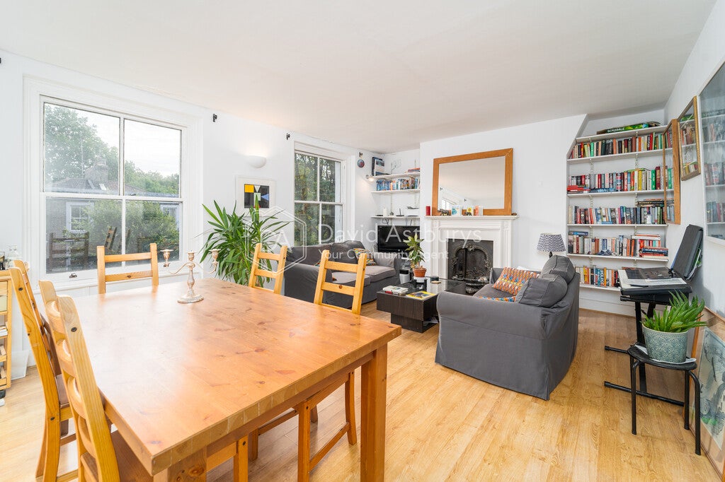 Flat Mildmay Street in Greater London