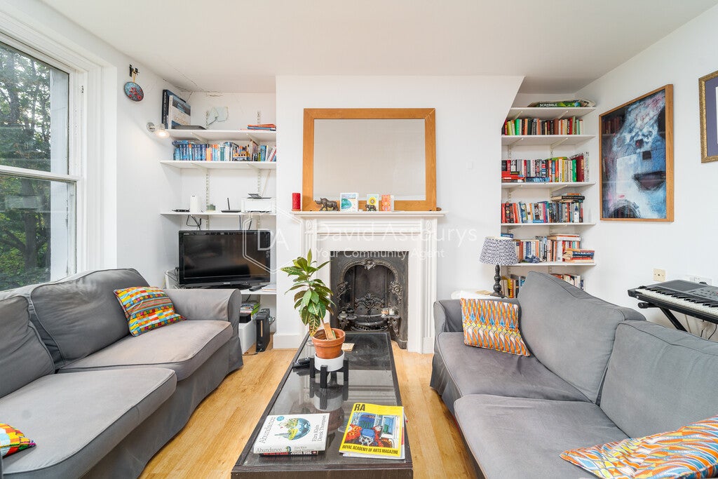 Flat Mildmay Street in Greater London