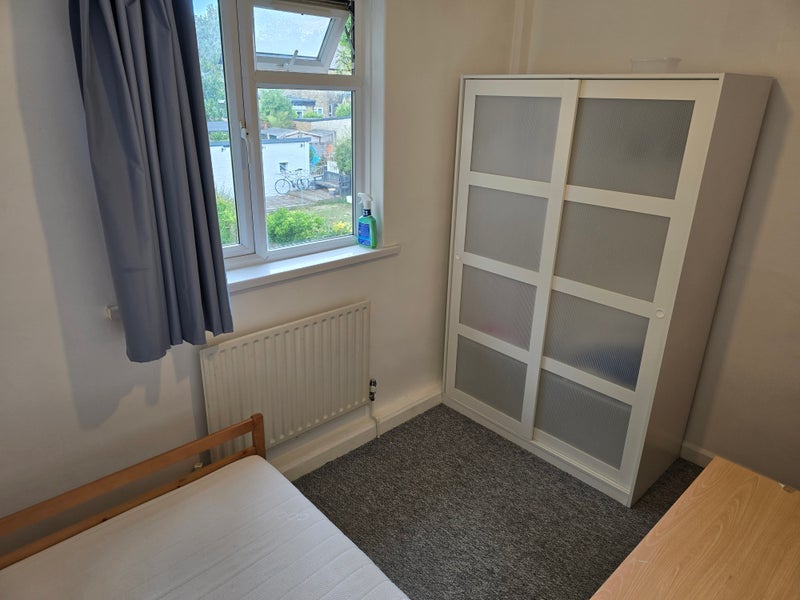 Room Carlyle Road in Greater London