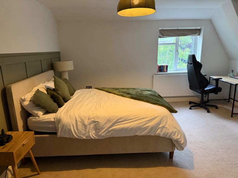 Flat Montagu Road in Datchet