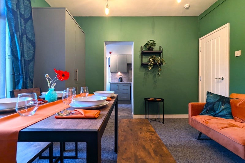 Room Compton Street in Chesterfield