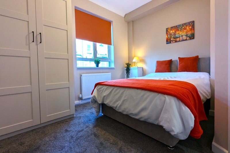 Room Compton Street in Chesterfield