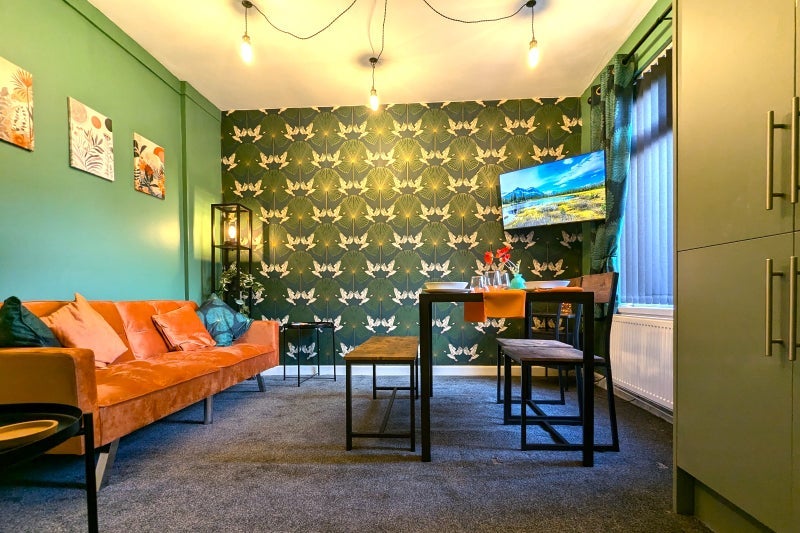 Room Compton Street in Chesterfield