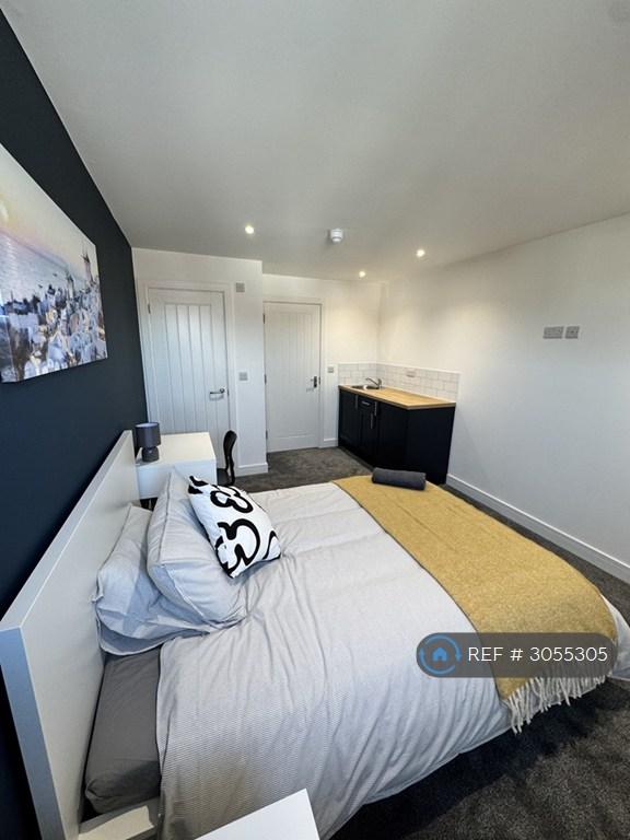 Room Oriel Road in Portsmouth