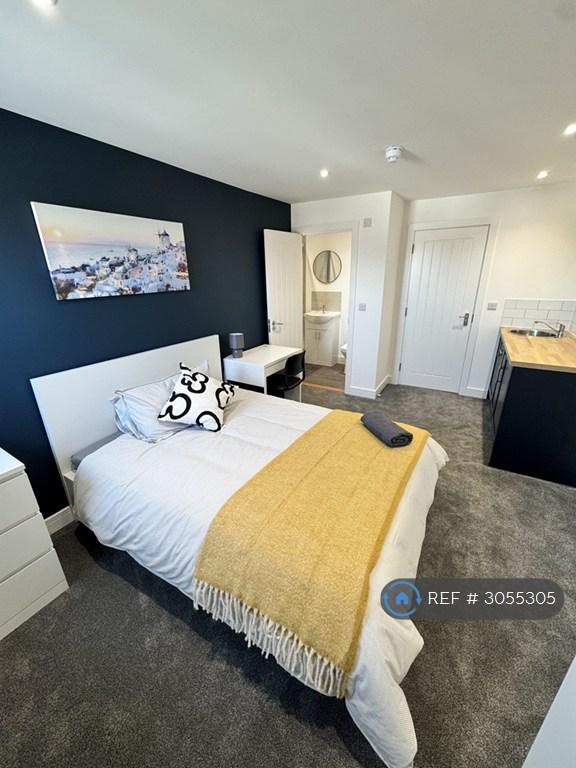 Room Oriel Road in Portsmouth