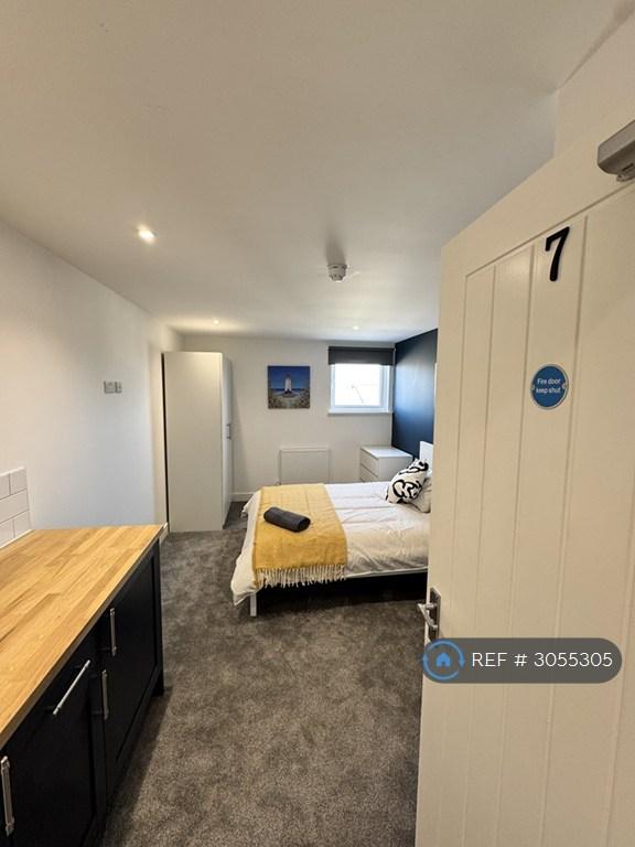 Room Oriel Road in Portsmouth
