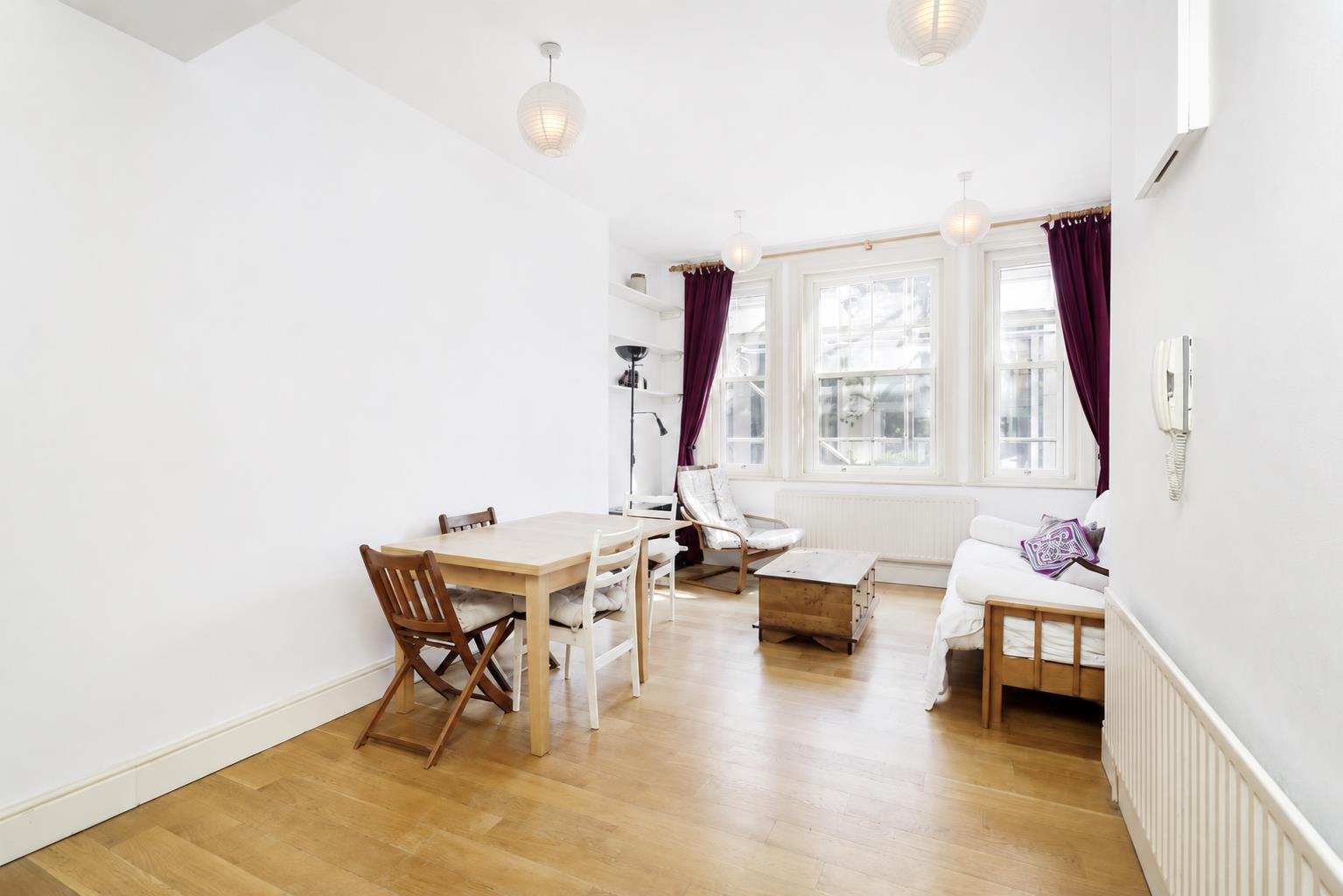 Flat Leman Street in Greater London