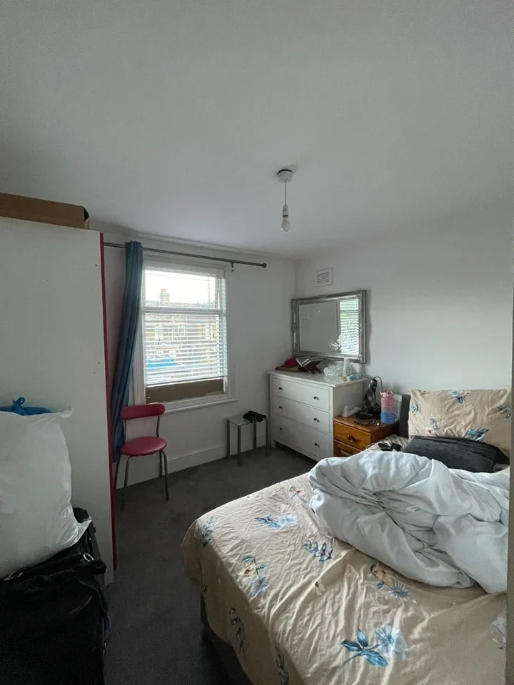Room Waterloo Road in Greater London