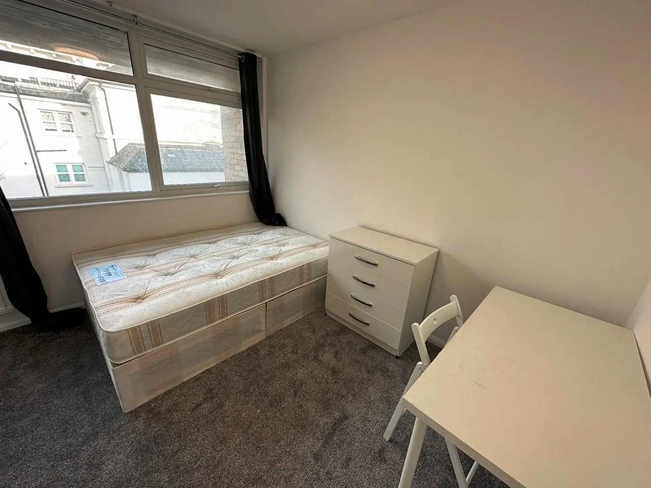 Room Roxeth Hill in Greater London