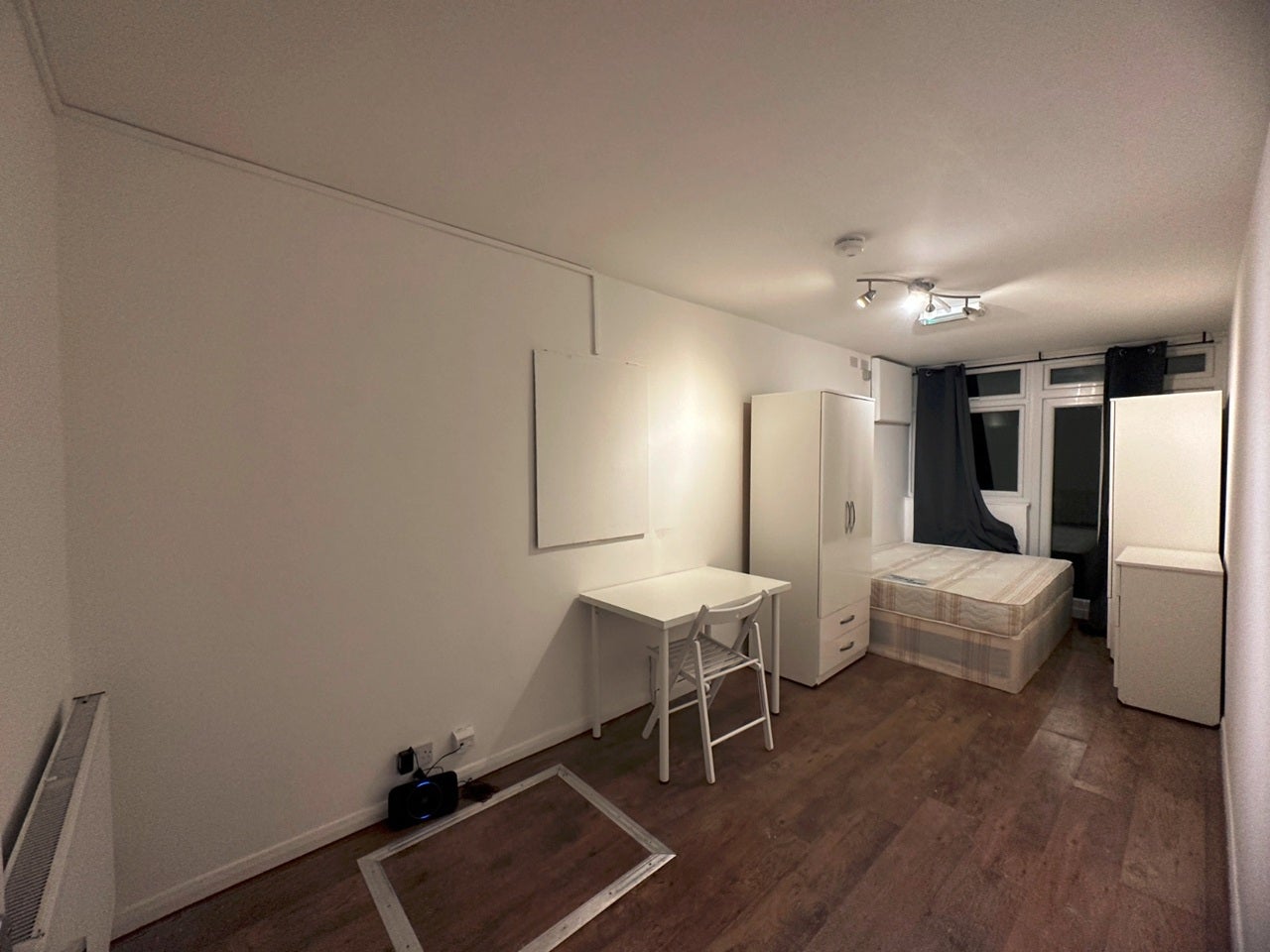 Room Roxeth Hill in Greater London