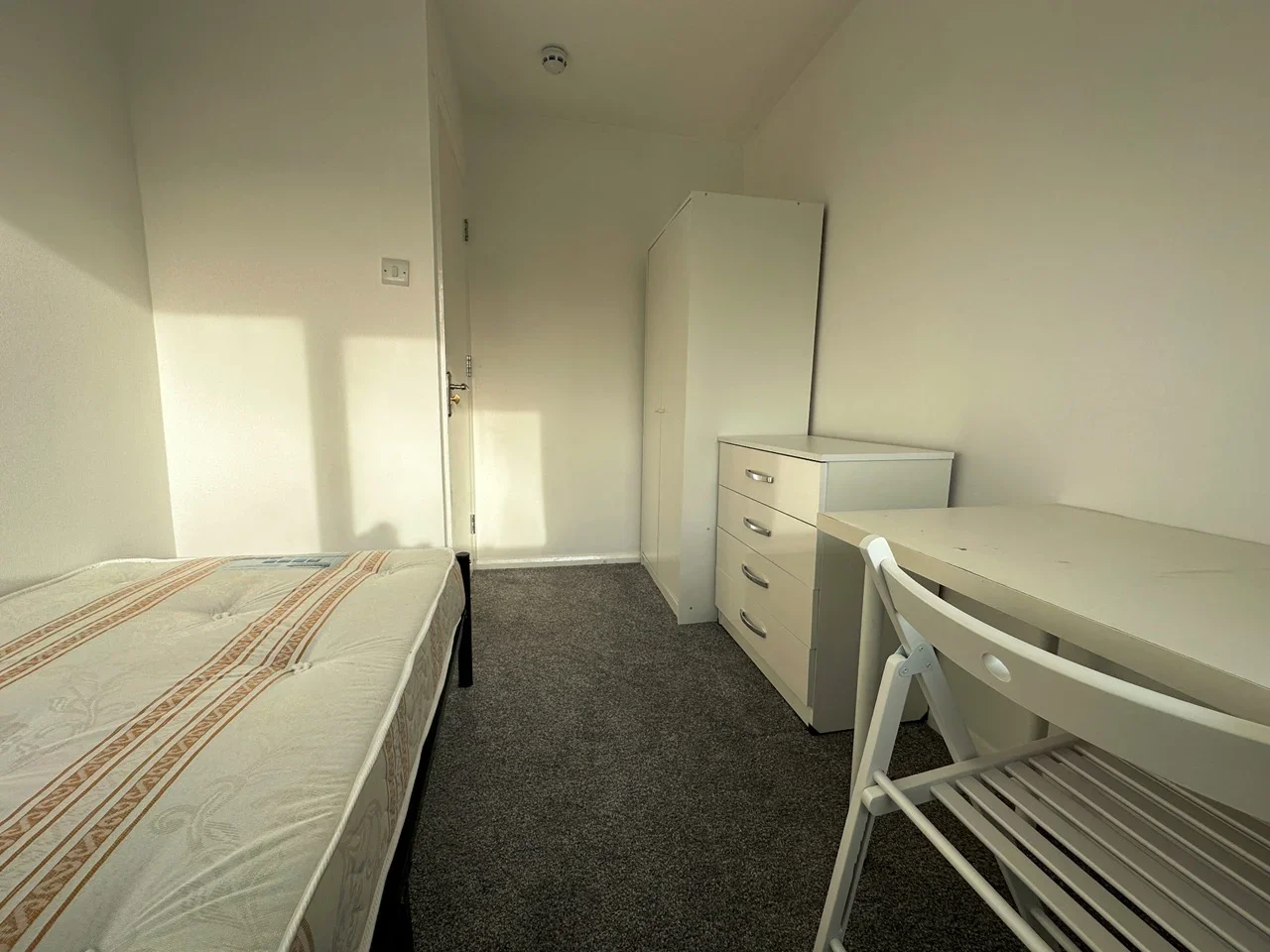 Room Roxeth Hill in Greater London