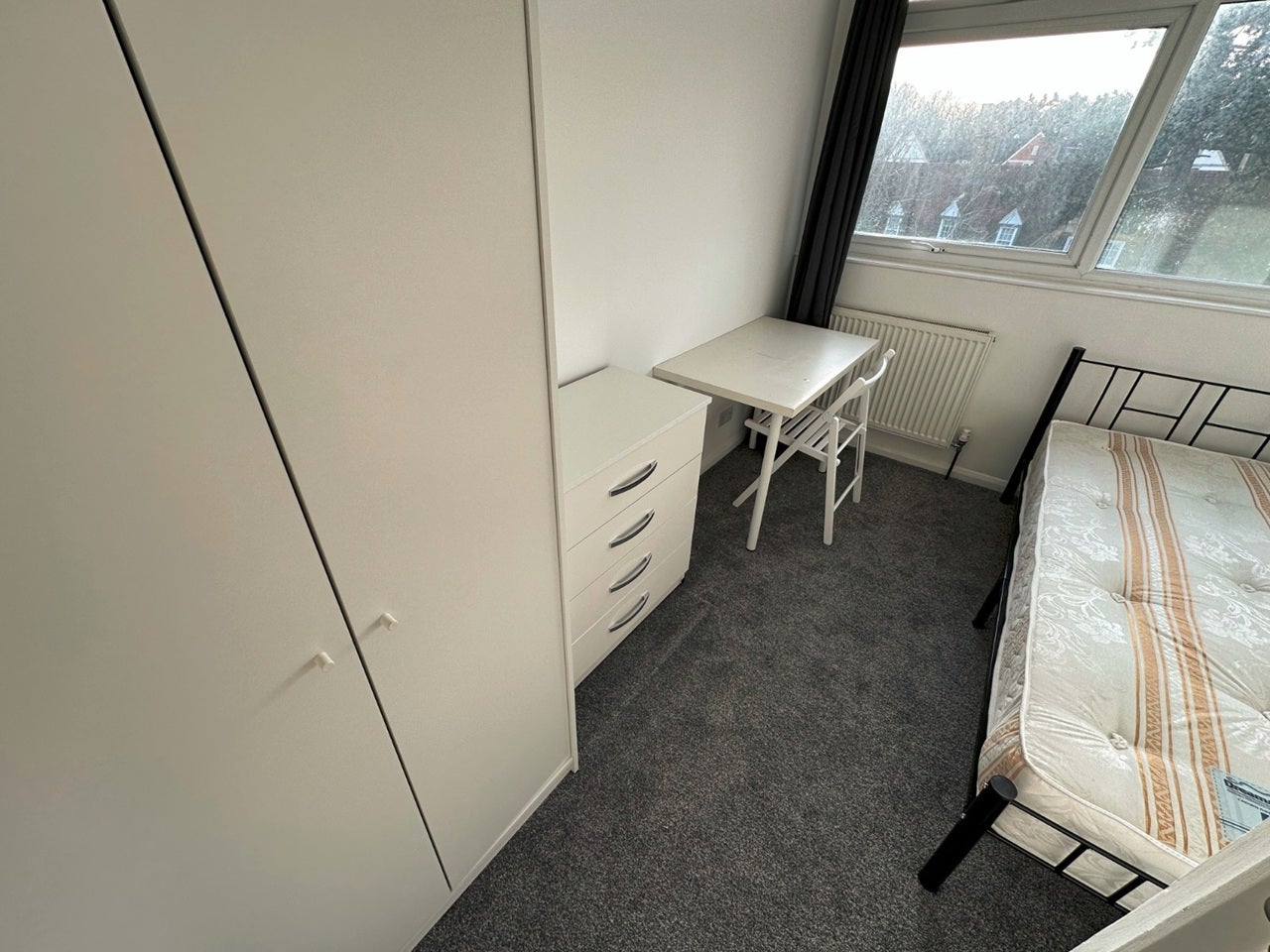 Room Roxeth Hill in Greater London
