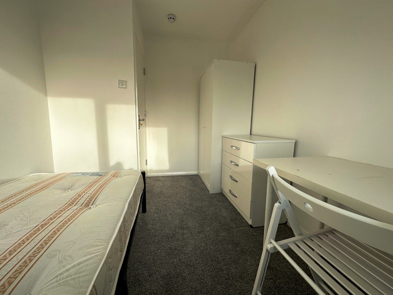 Room Roxeth Hill in Greater London
