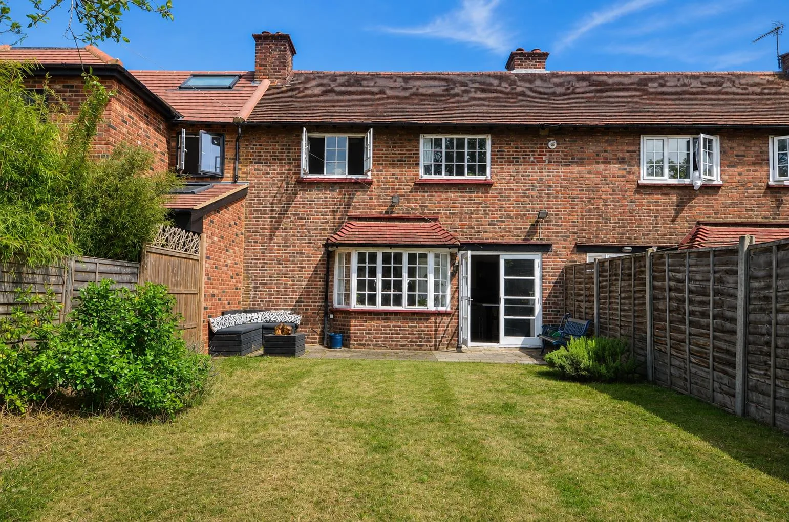 House Clifford Avenue in Greater London