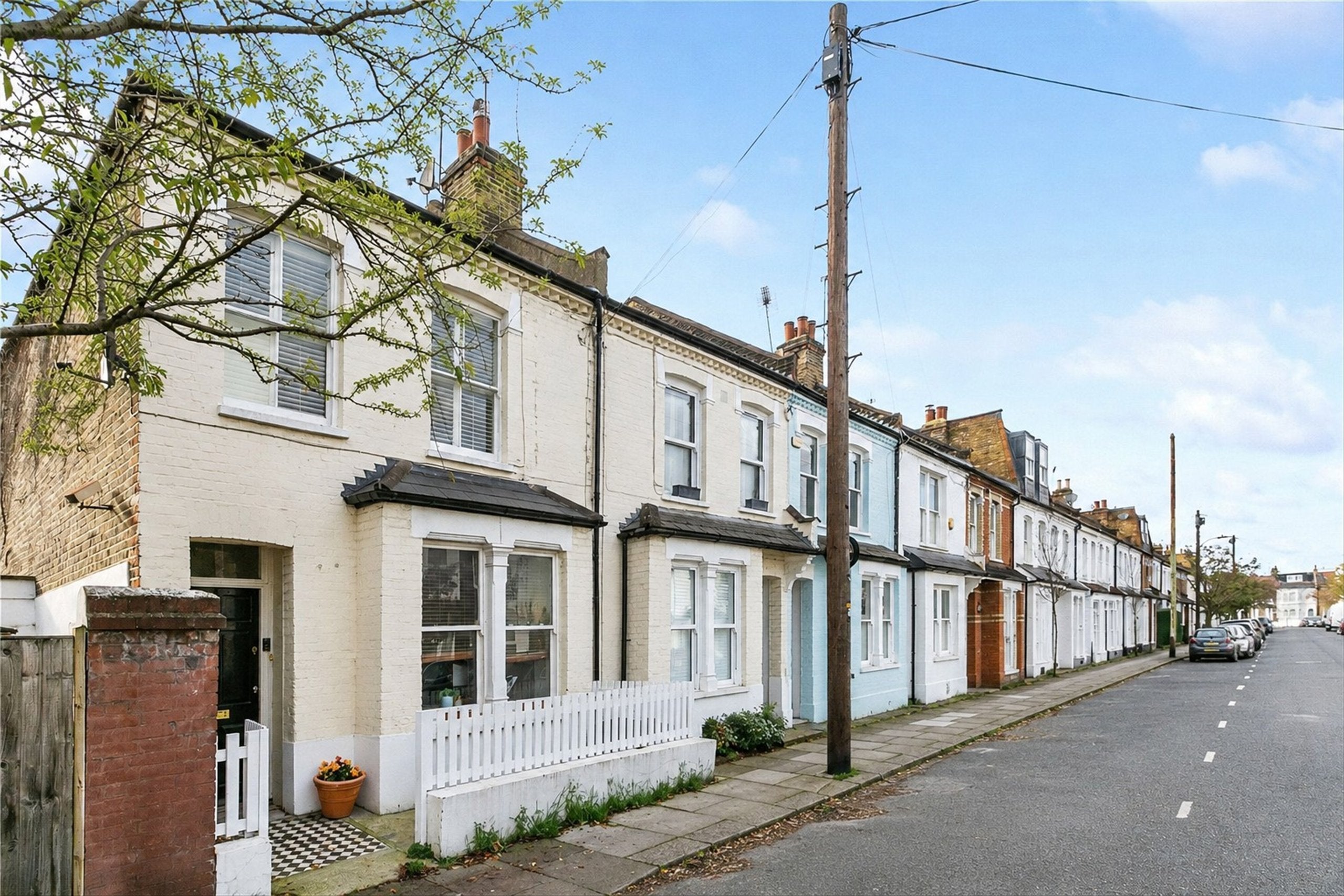 Flat Hamble Street in Greater London