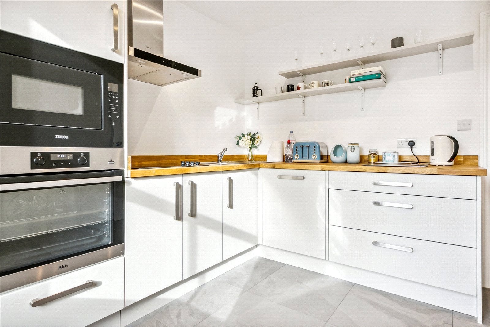 Flat Hamble Street in Greater London