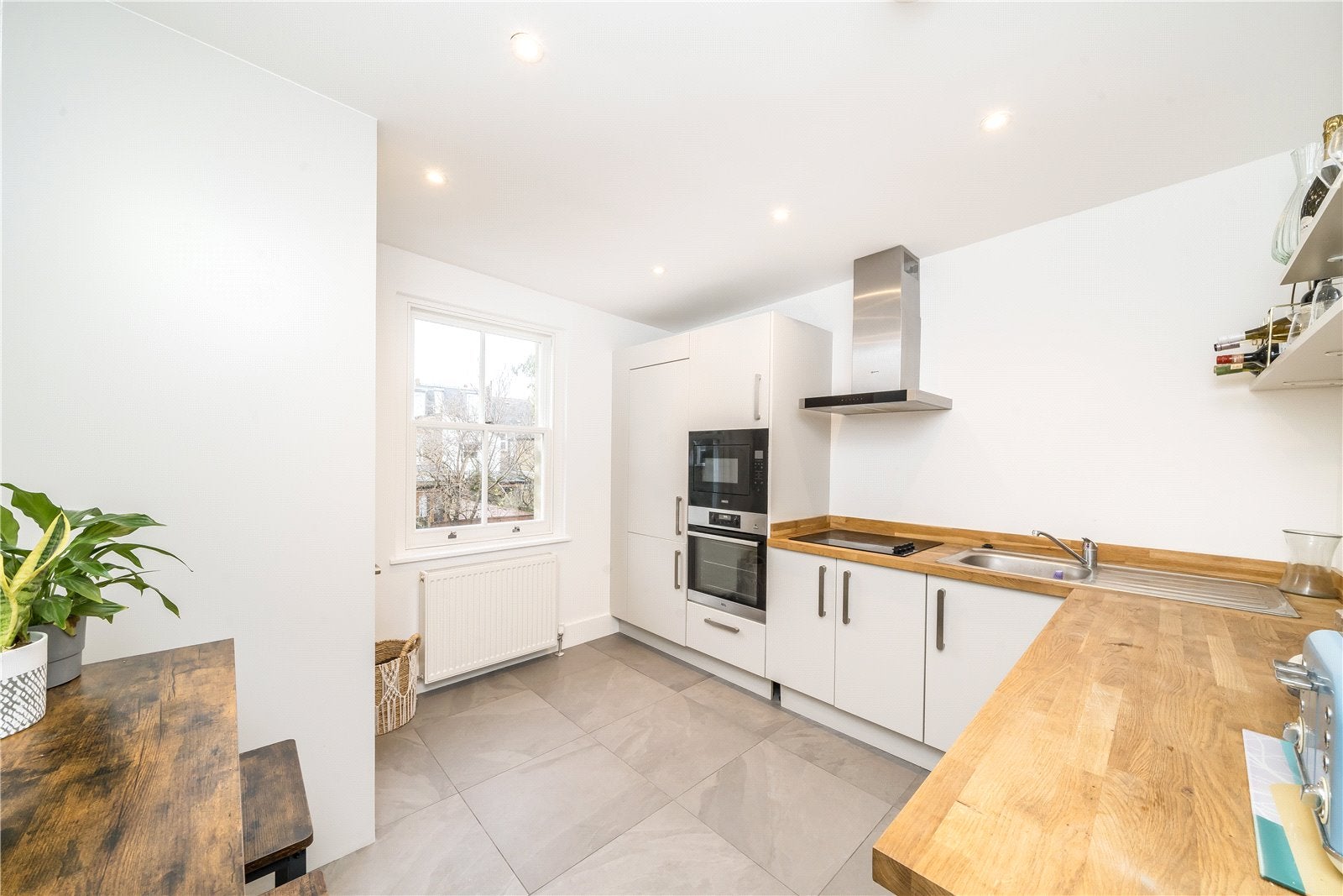 Flat Hamble Street in Greater London