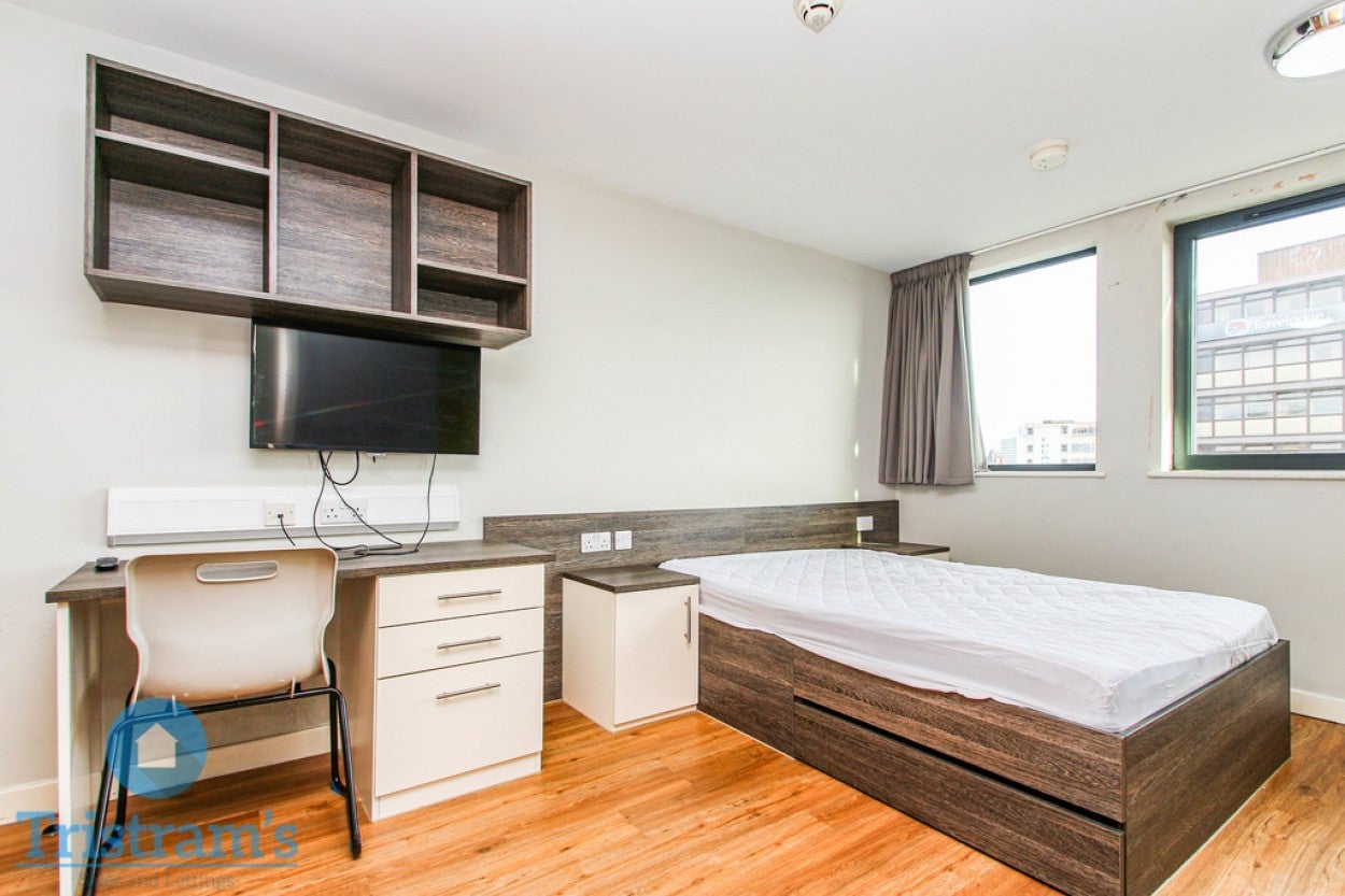 Room Castle Road in Nottingham