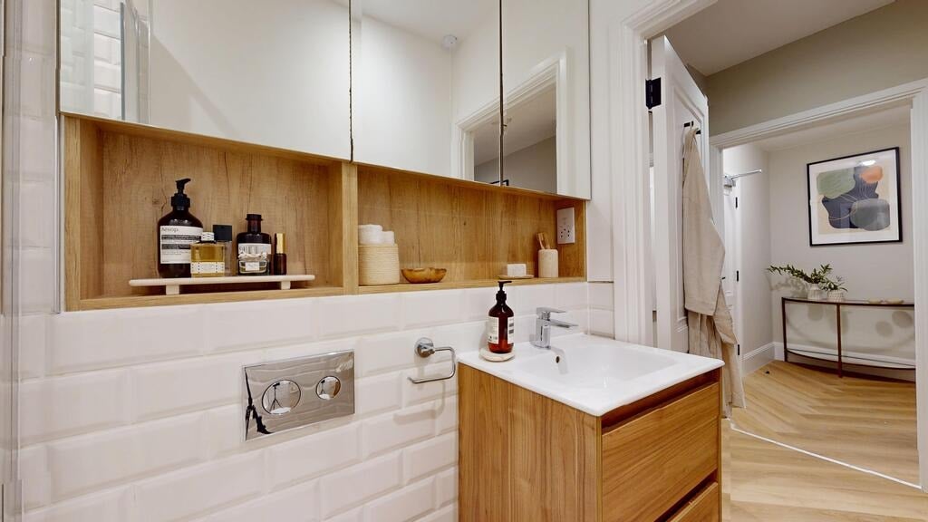 Flat Draycott Avenue in Greater London